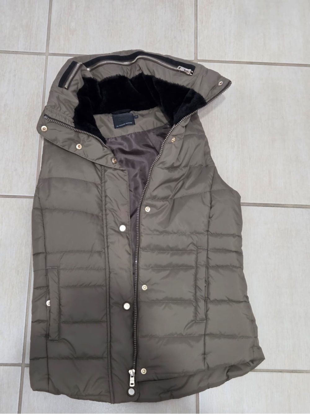 Womens Quilted Puffer Vest with Faux Fur Trim - Olive
